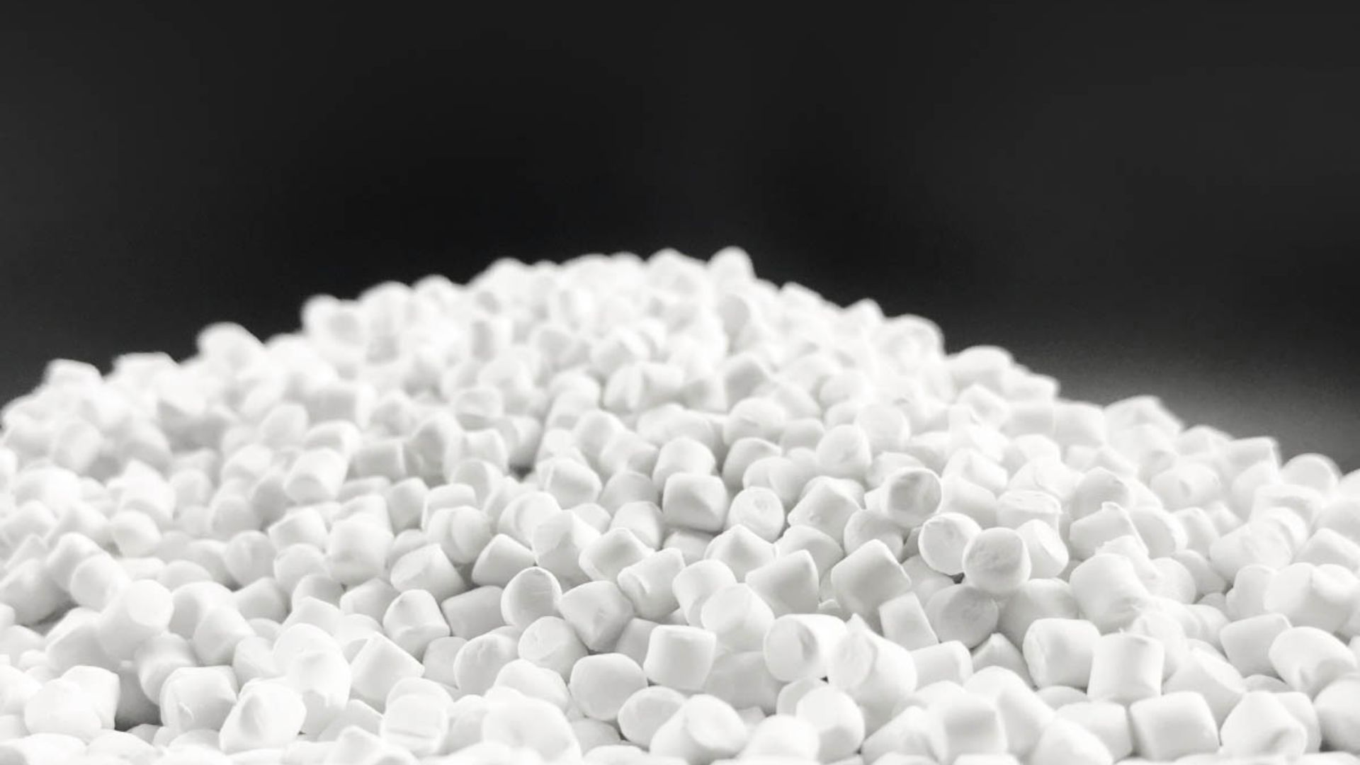 White masterbatch deliver high opacity and consistent color for plastic manufacturing