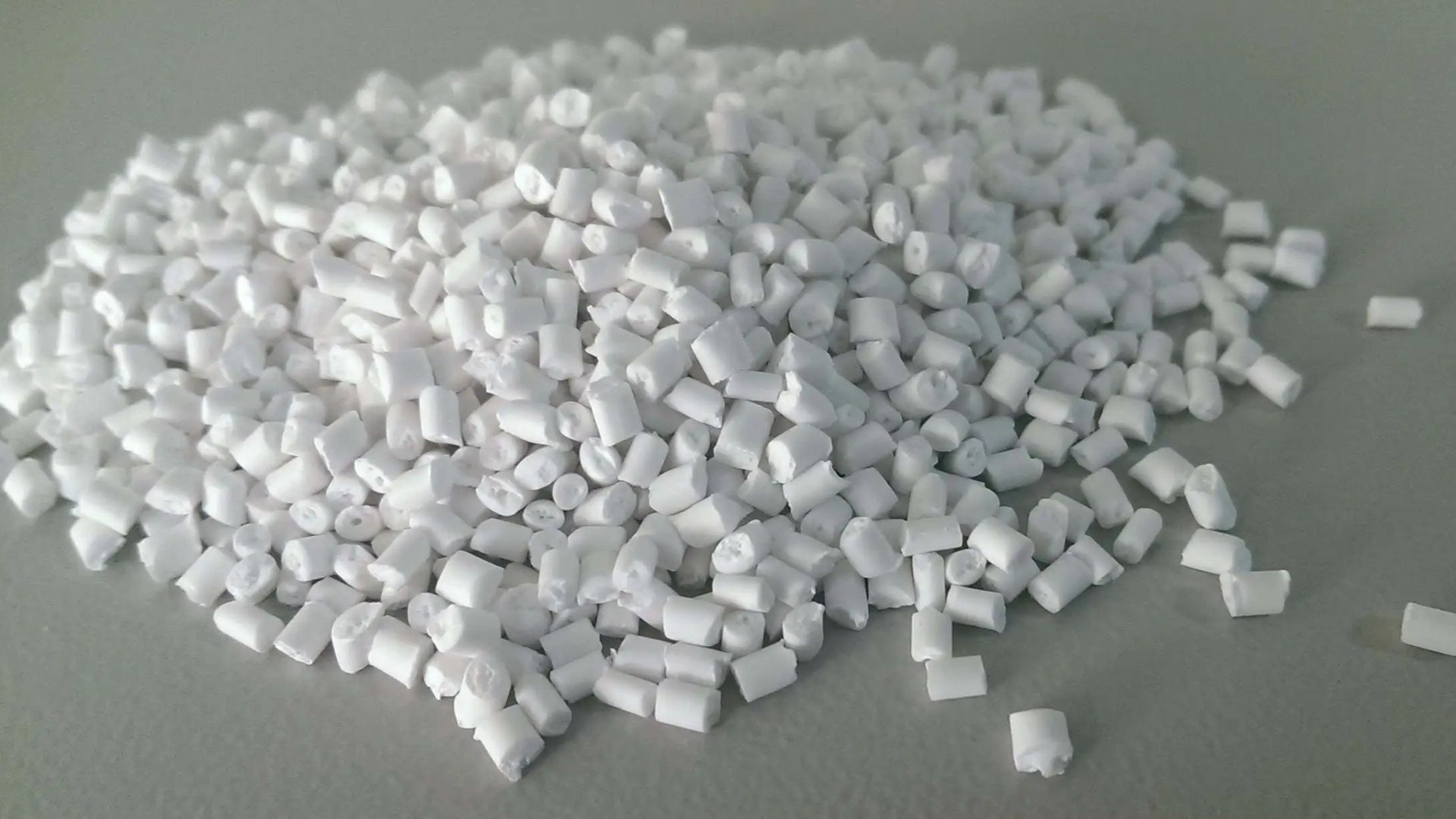 Flame retardant masterbatch enhances fire resistance in plastic materials
