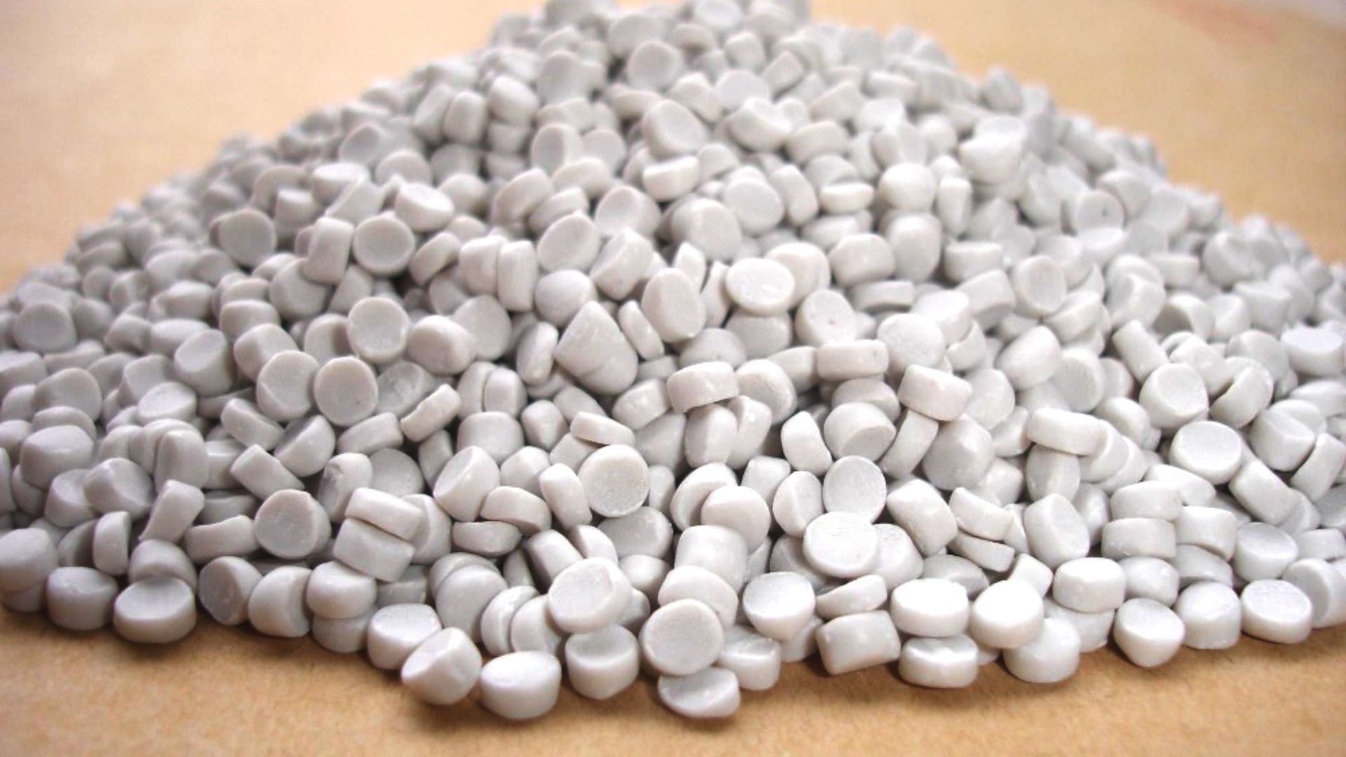 Desiccant masterbatch absorbs excess moisture during processing