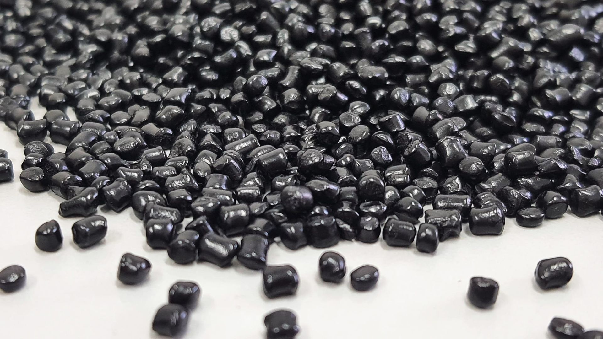 Black masterbatch pellets used to enhance color, UV resistance, and performance in plastic manufacturing